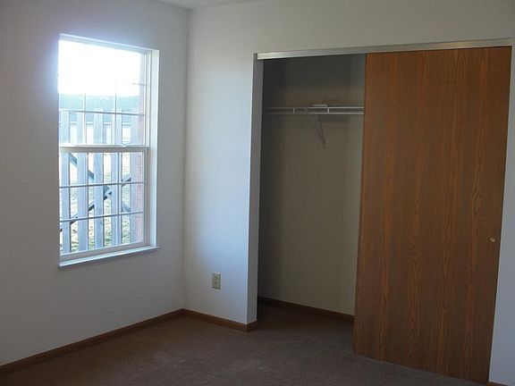 5th image of 2720 Fairview Ct APT B