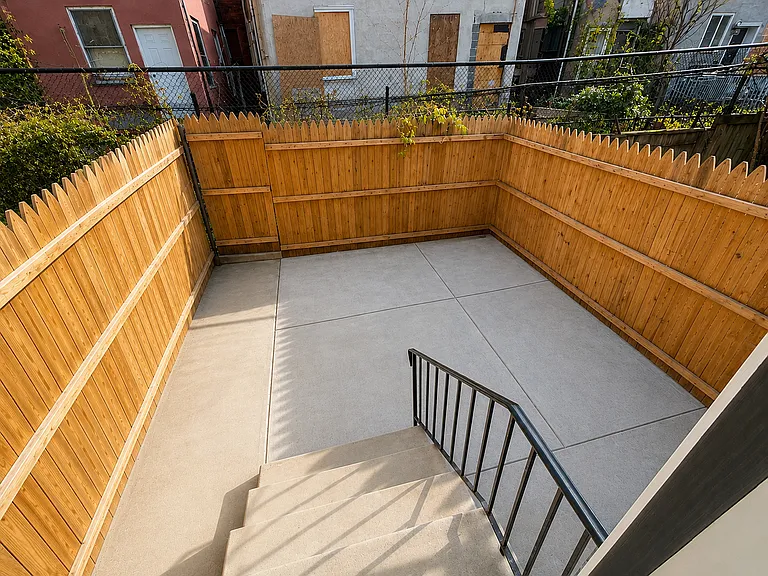 347 N Robinson St — Photo 25