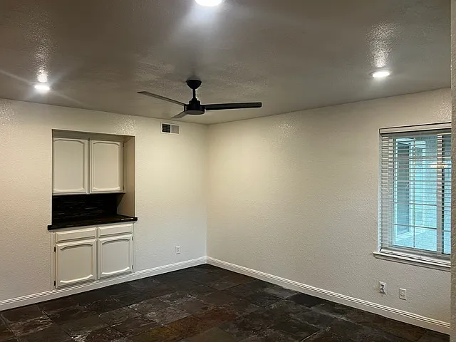 3 bed, 1826 sqft, $2,295 — Photo 3