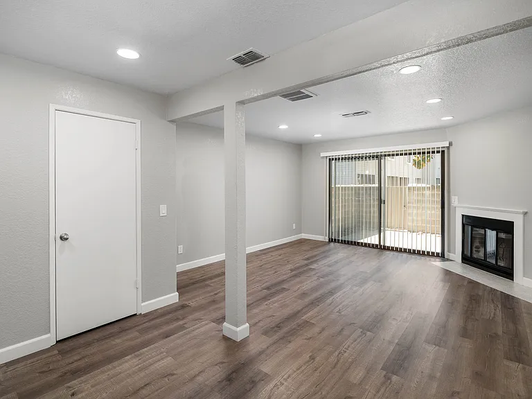 Crestview North Apartments — Photo 19