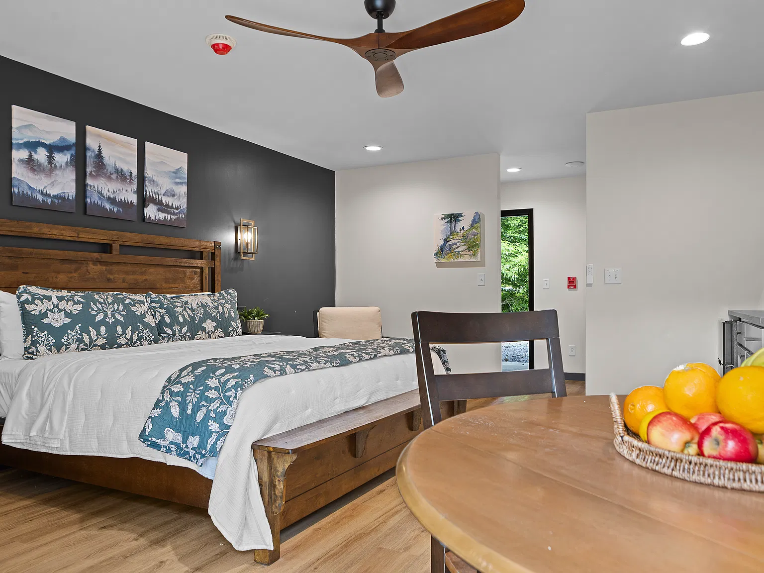 1 bed, 400 sqft, $5,415 — Photo 4