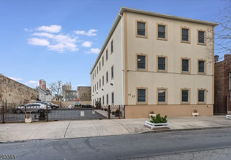 33-37 New York Ave #2A — Photo 24