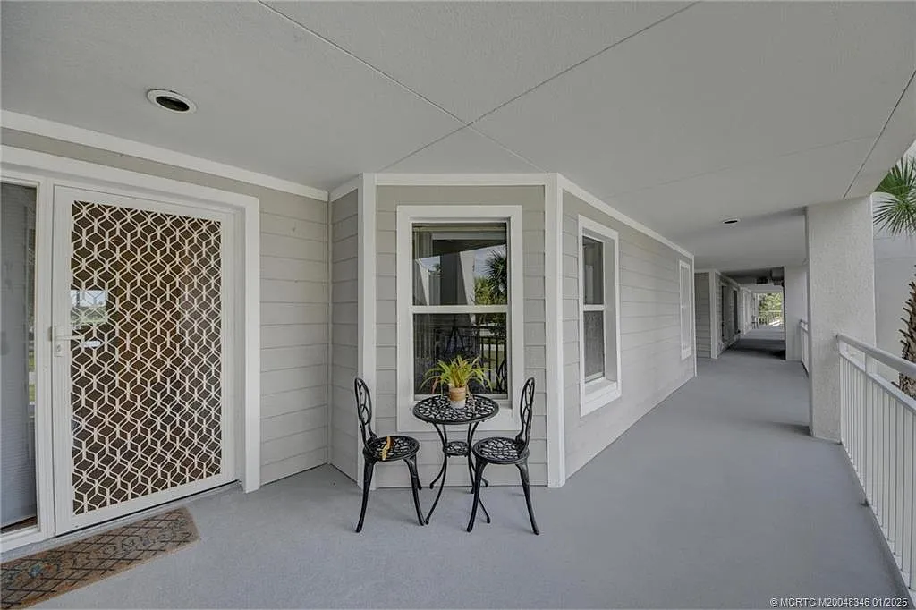 2 bed, 2.0 bath, 1366 sqft, $6,500 — Photo 2