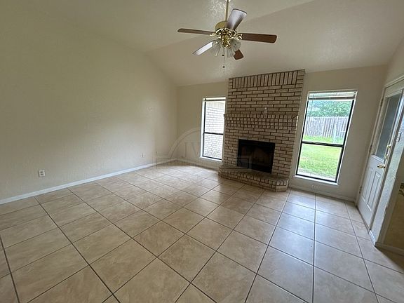 5th image of 4201 Aspen Dr