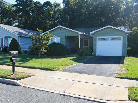 2nd image of 144 Everest Drive S