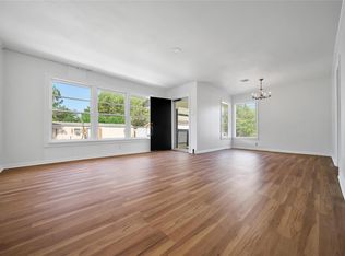 504 N Magnolia Dr, Conroe, TX 77301