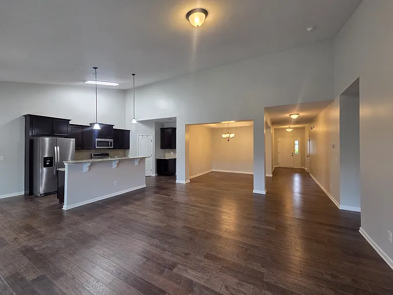 1301 Chimney Ridge Dr — Photo 2