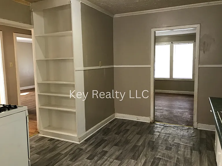 41 Westwood Blvd — Photo 5