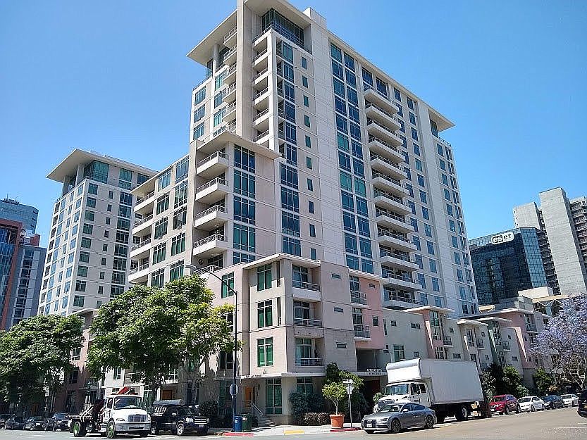 1st image of 425 W Beech St Unit 1308