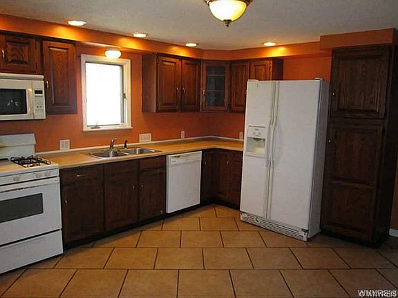 2nd image of 133 Gualbert Ave