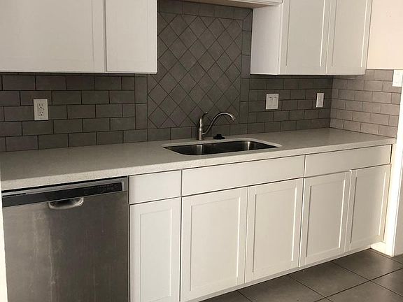 Kitchen (dishwasher)