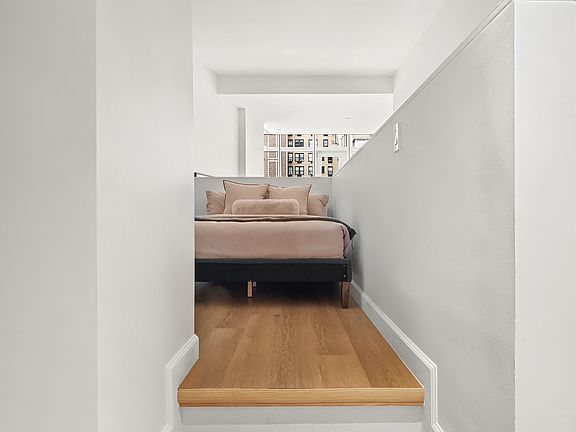 5th image of 306 W 48th St APT 6C