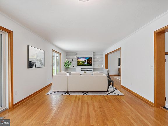 5th image of 109 Emory Cir