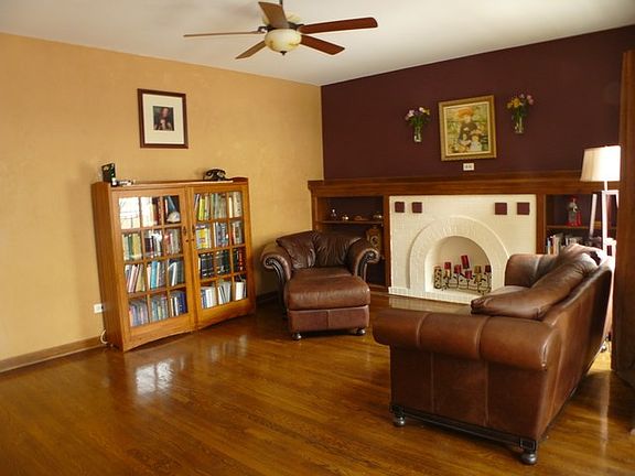 2nd image of 4184 N Clarendon Ave #1N