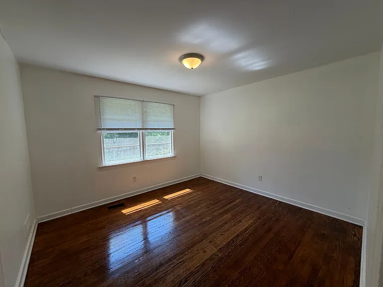 1332 Champaign Ave — Photo 10