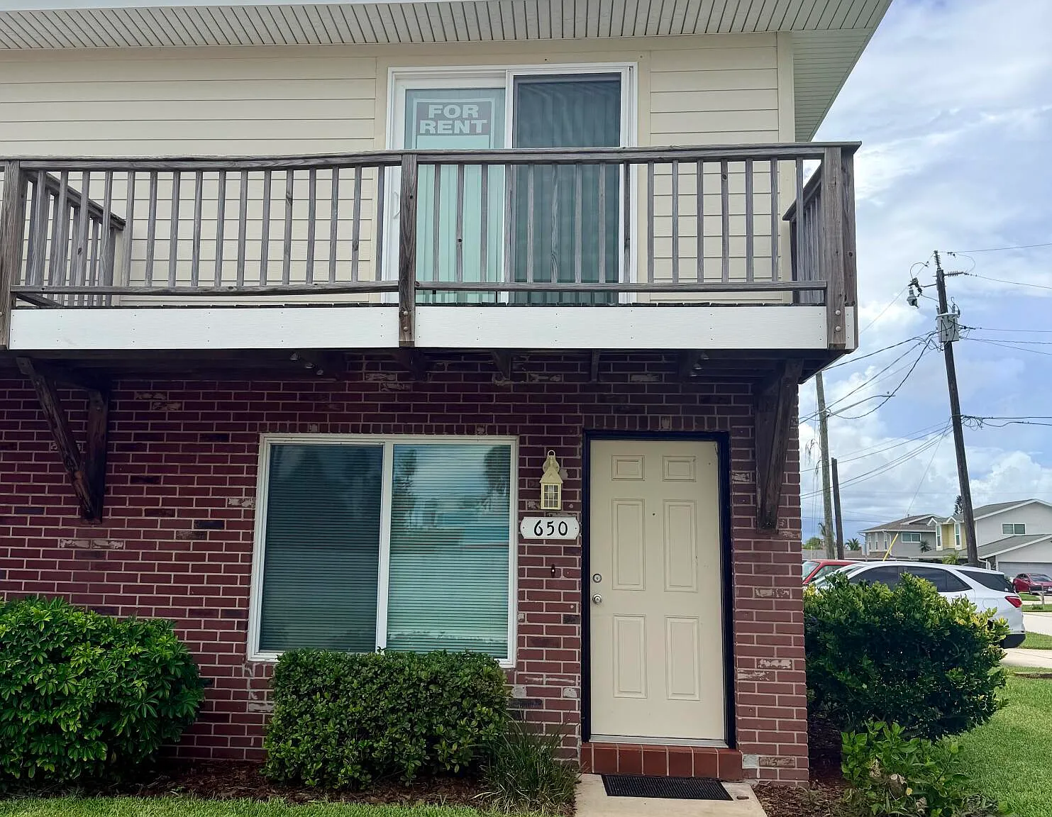 2 bed, 1.5 bath, 1037 sqft, $2,050 — Photo 1