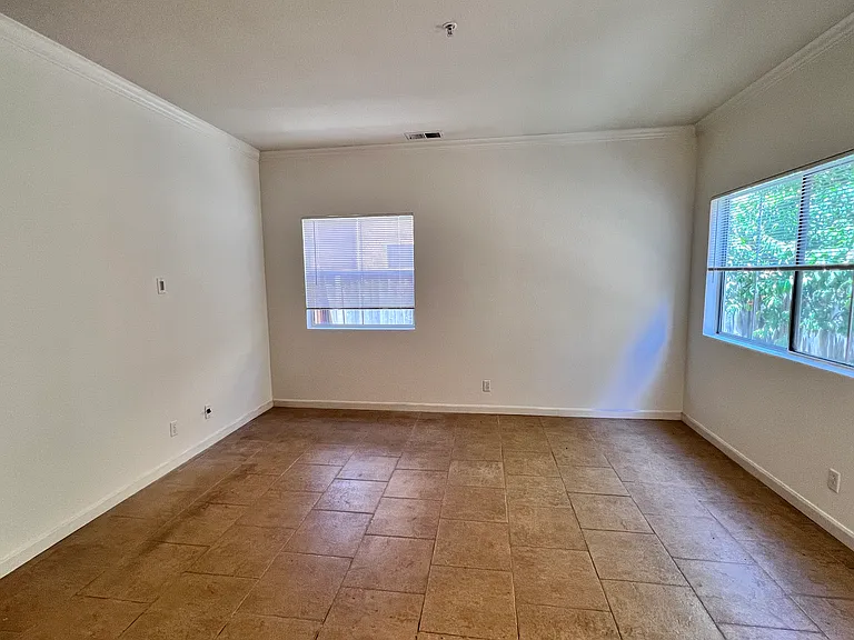 1059 La Sierra Ter — Photo 7