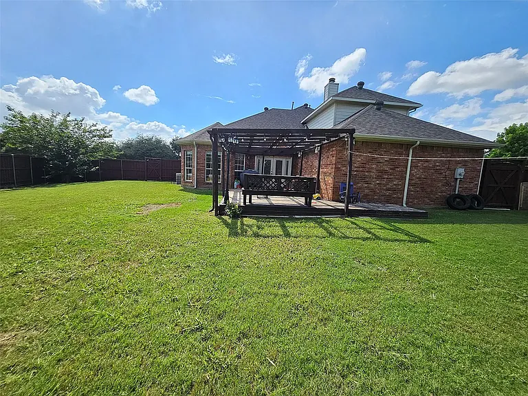 Ambrose Dr — Photo 22