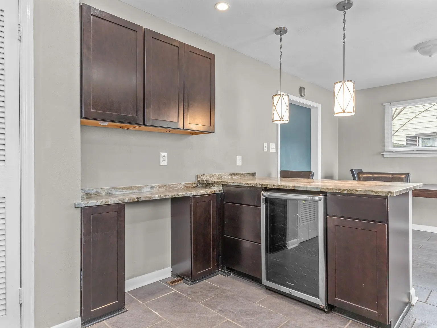 5 bed, 2.5 bath, 1959 sqft, $2,550 — Photo 4