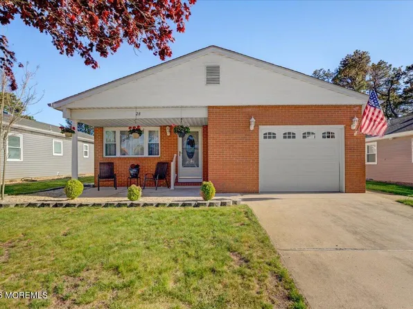 28 Inverell Drive, Toms River, NJ 08757