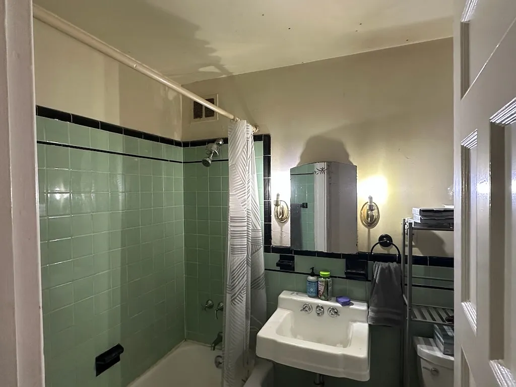 1 bed, 1.0 bath, 774 sqft, $2,300 — Photo 3