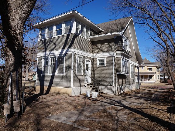 3rd image of 215 N 11th St