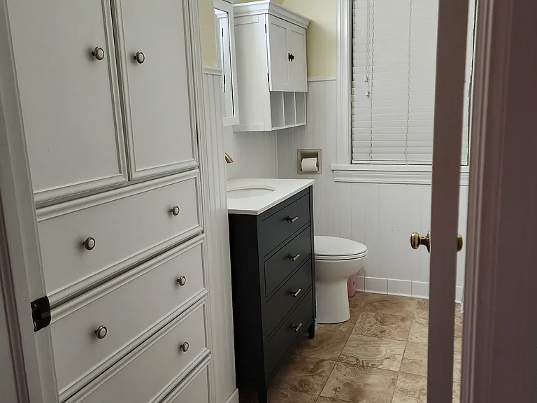 Full bathroom