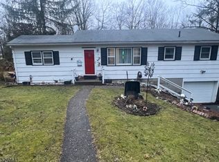 19 Highpoint Ter, Sussex, NJ 07461