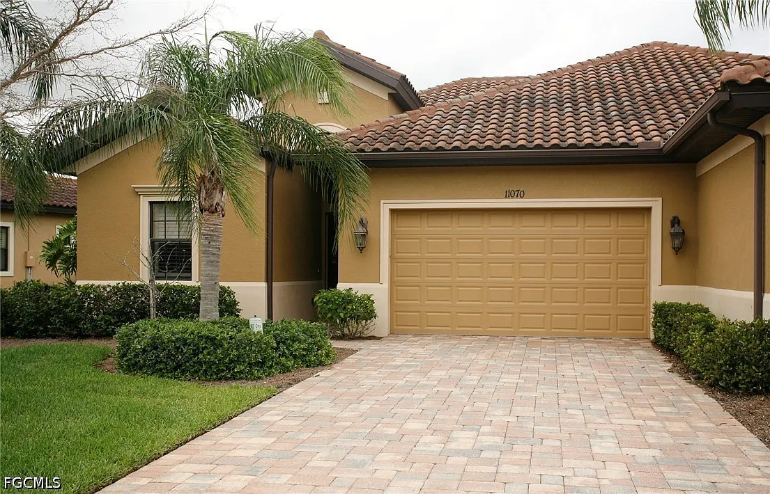 2 bed, 2.0 bath, 1597 sqft, $2,495 — Photo 1