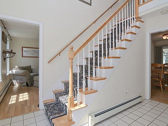 4th image of 32 White Oak Way