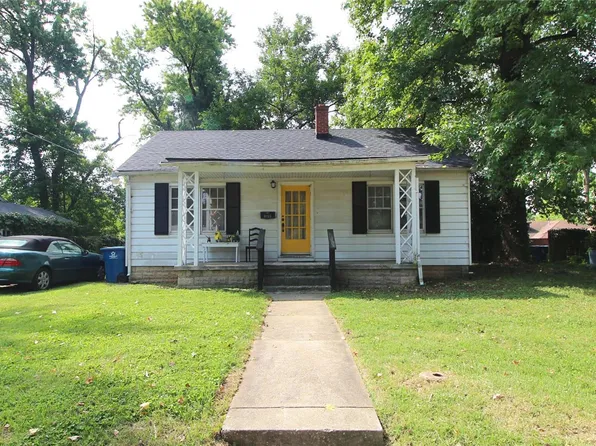 1225 Fairway Dr, Alton, IL 62002