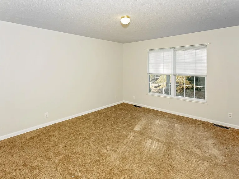 5695 Victoryview Ln — Photo 16