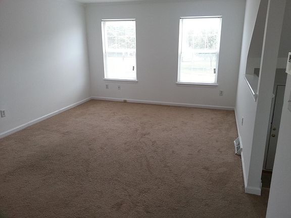 4th image of 2 Franklin Dr