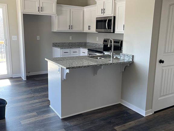4th image of 123 S McGee St #123