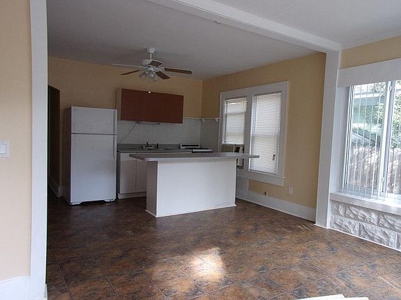 2nd image of 209 11th Ave N APT 5