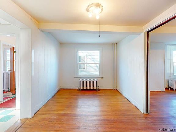 3rd image of 150 Market St