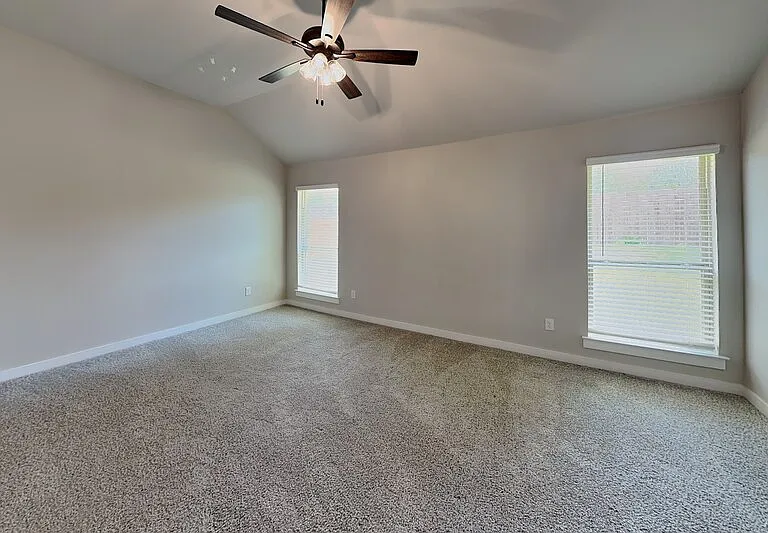 1106 Holly St — Photo 7