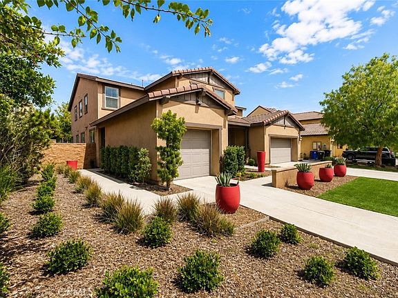 2nd image of 2750 Kings Canyon Dr