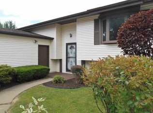 3840 Manchester Dr, Bettendorf, IA 52722