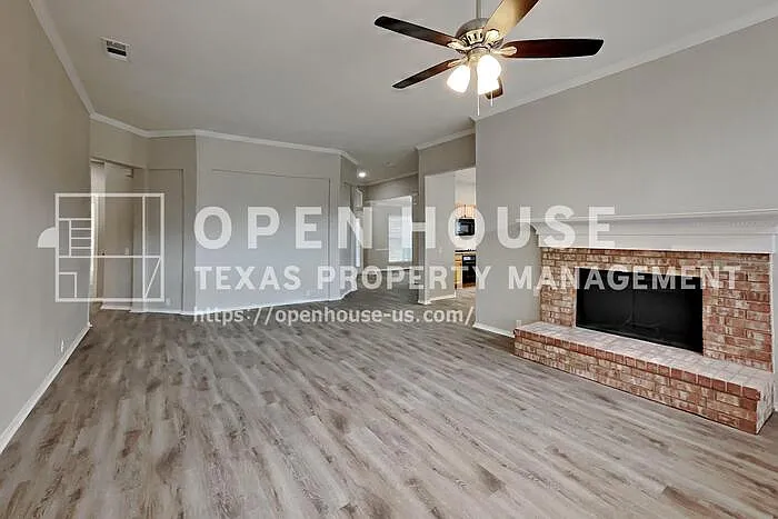 2906 Saint Vincent Dr — Photo 3