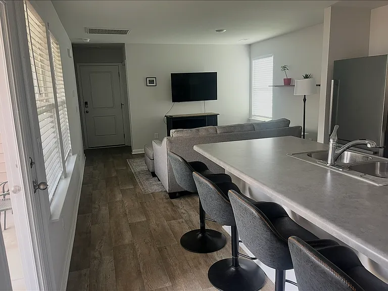 1011 Course Ln — Photo 6