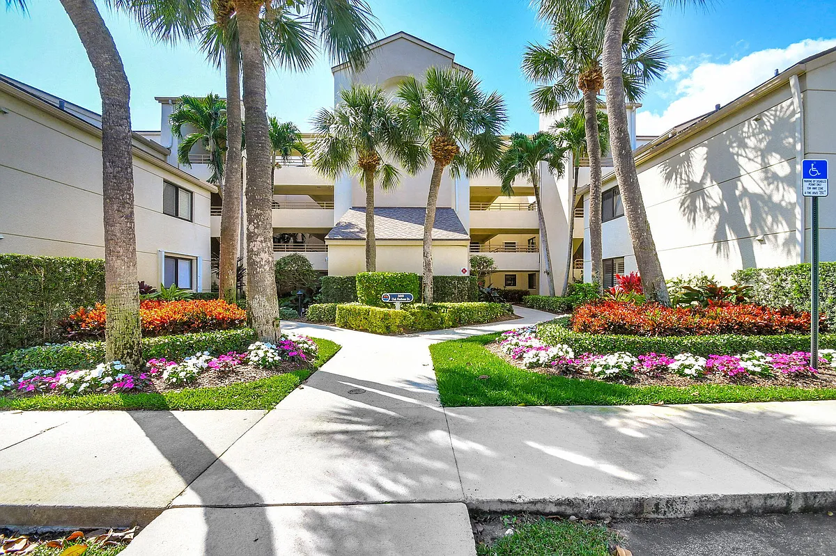 Building Photo - 318 Oak Harbour Dr #318