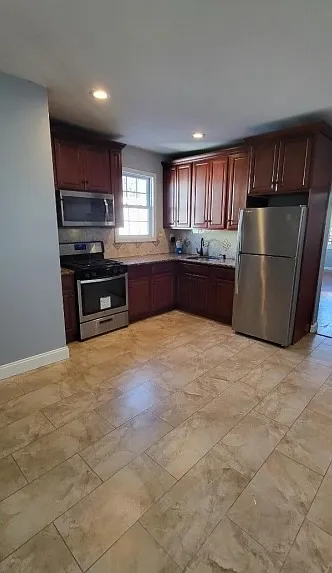 3 bed, $2,200 — Photo 3