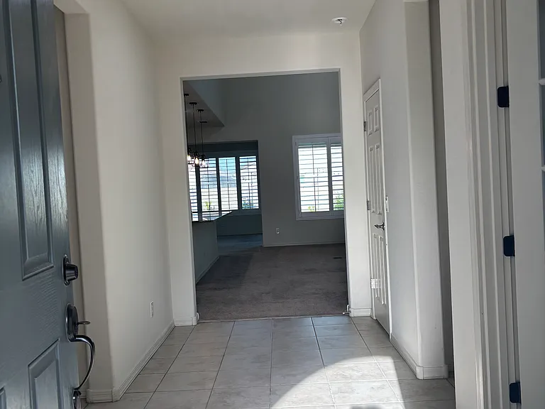 5705 N 88th Ln — Photo 3
