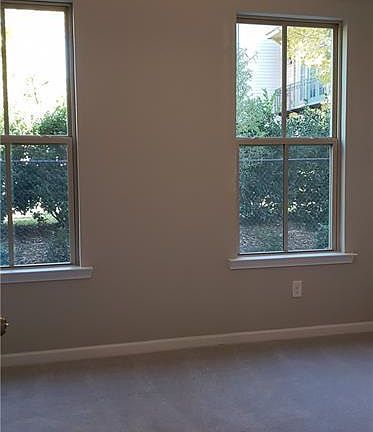 4th image of 2695 Queenstown St