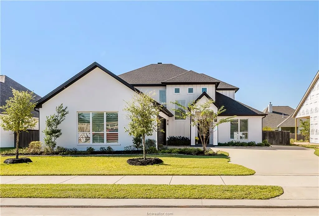 5 bed, 3396 sqft, $4,995 — Photo 1