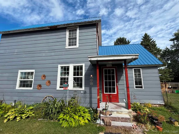 23509 Granite Ave, Dollar Bay, MI 49922