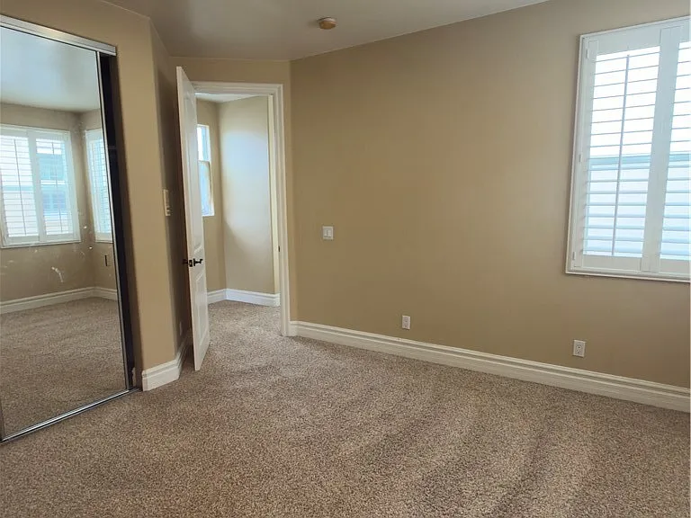 211 Chicago Ave — Photo 16