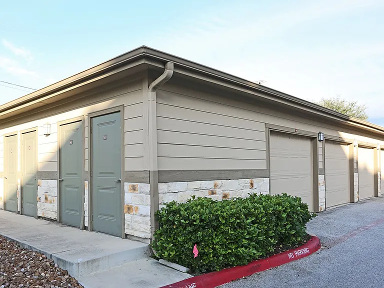 Carmel Canyon Apartments — Photo 15