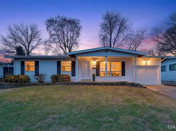 2500 Dove Dr, Florissant, MO 63031